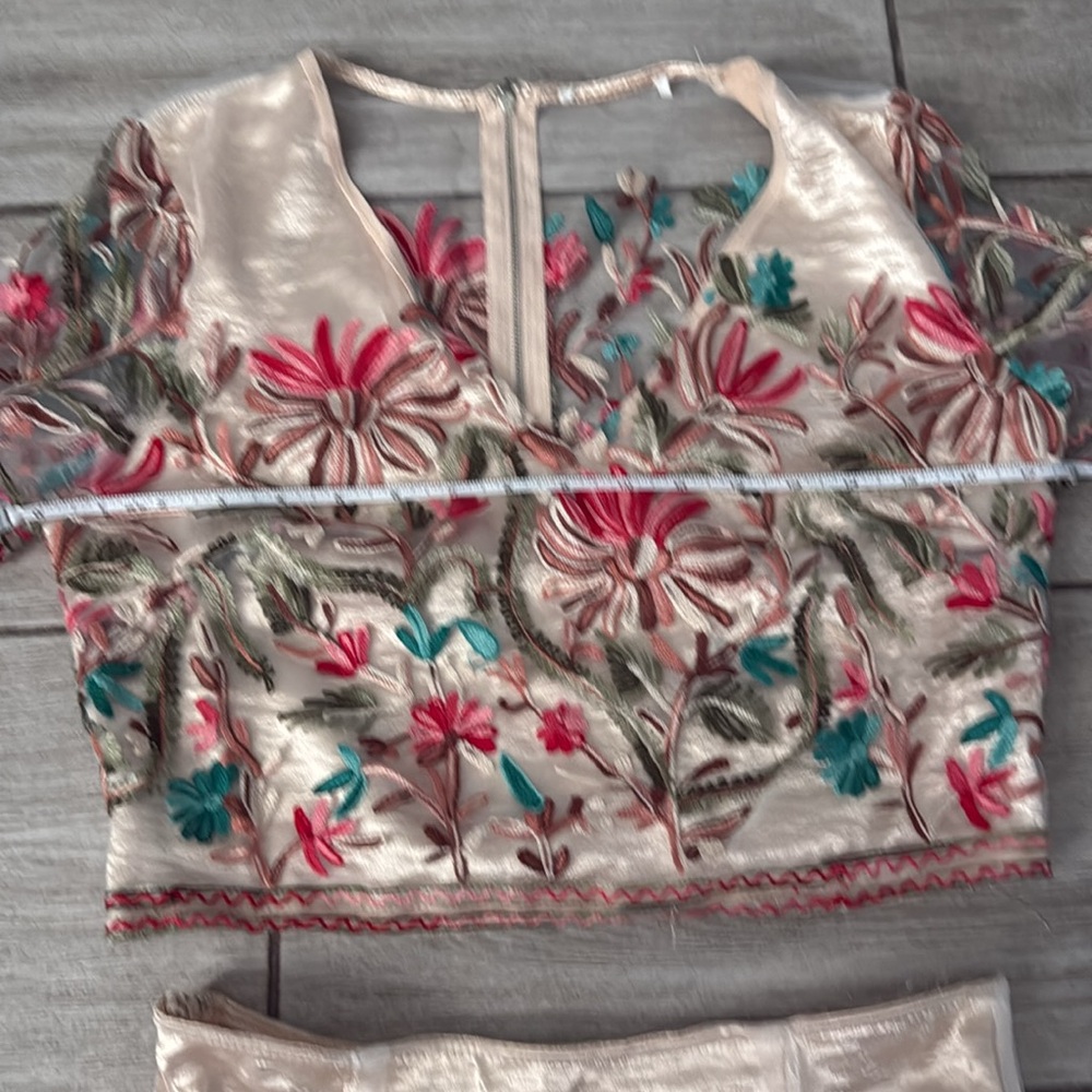Elegant Floral Skirt Set with Sheer details Size Small - Picture 5 of 11